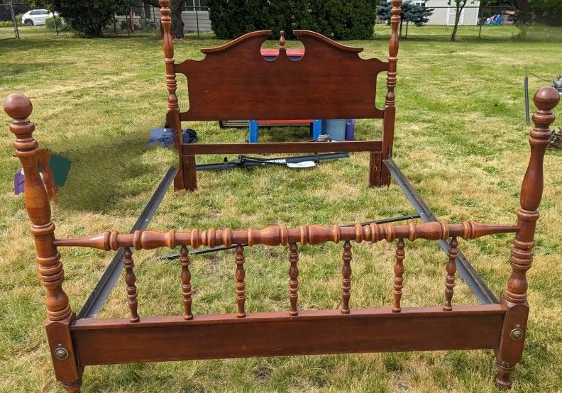 Queen Bedroom SUITE   New Price $100 Per Piece