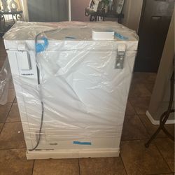 Frigidaire chest Freezer https://offerup.com/redirect/?o=NS5jdQ== ft