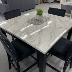 580$ Modern Day  Dining Table 