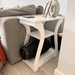 2x White End Tables
