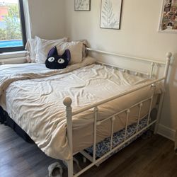 Full Size Day Bed
