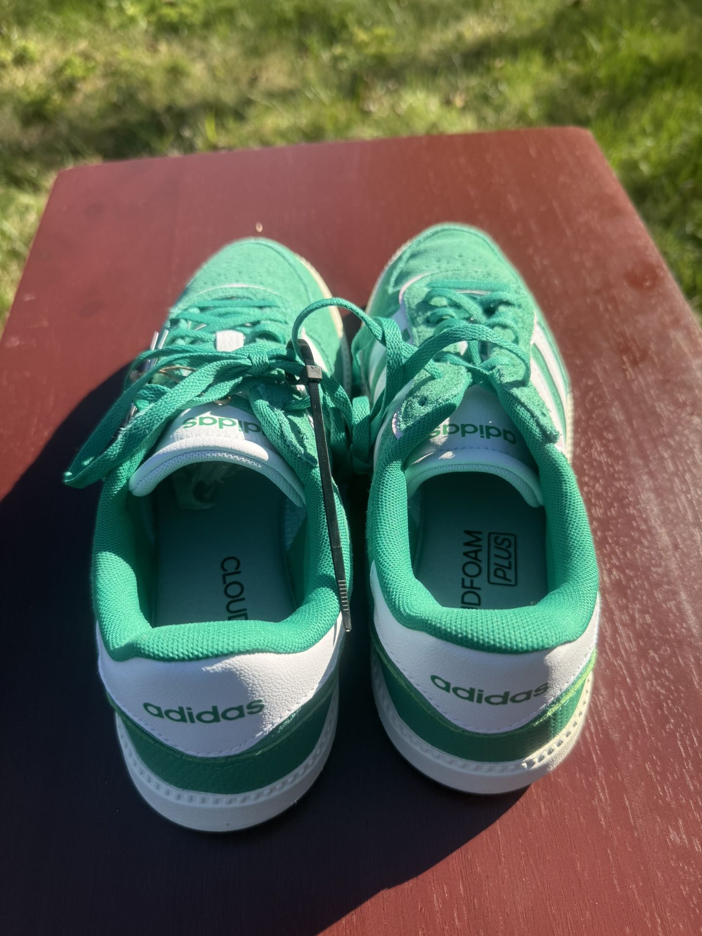 Women’s Breaknet Sleek Sneaker Size 7