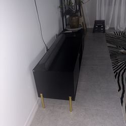 Black tv Stand
