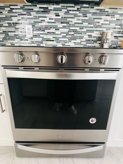 Whirlpool Slide-In Range (Oven barely used / Read description)