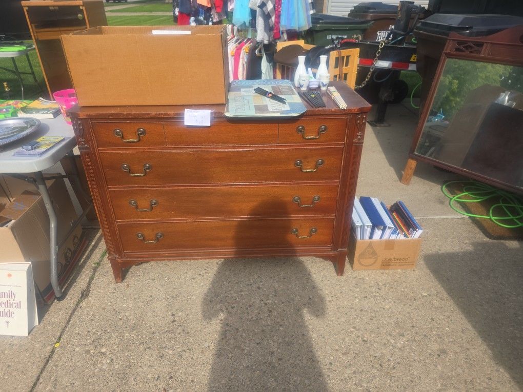 Dresser And Mirror Set