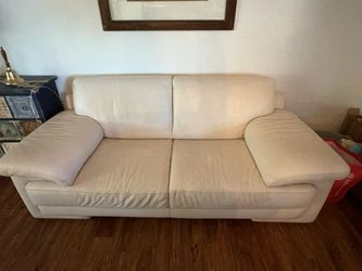 Crème Colored Leather Couch