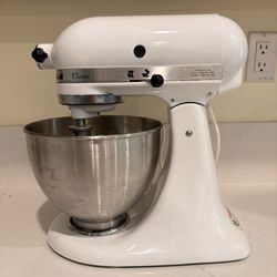 KitchenAid Classic 4.5 Qt Stand Mixer – White – Works Perfect