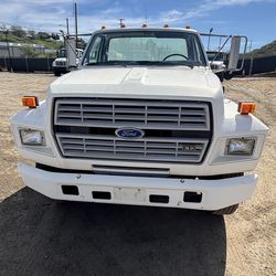 1993 ford f700 cab and chasis