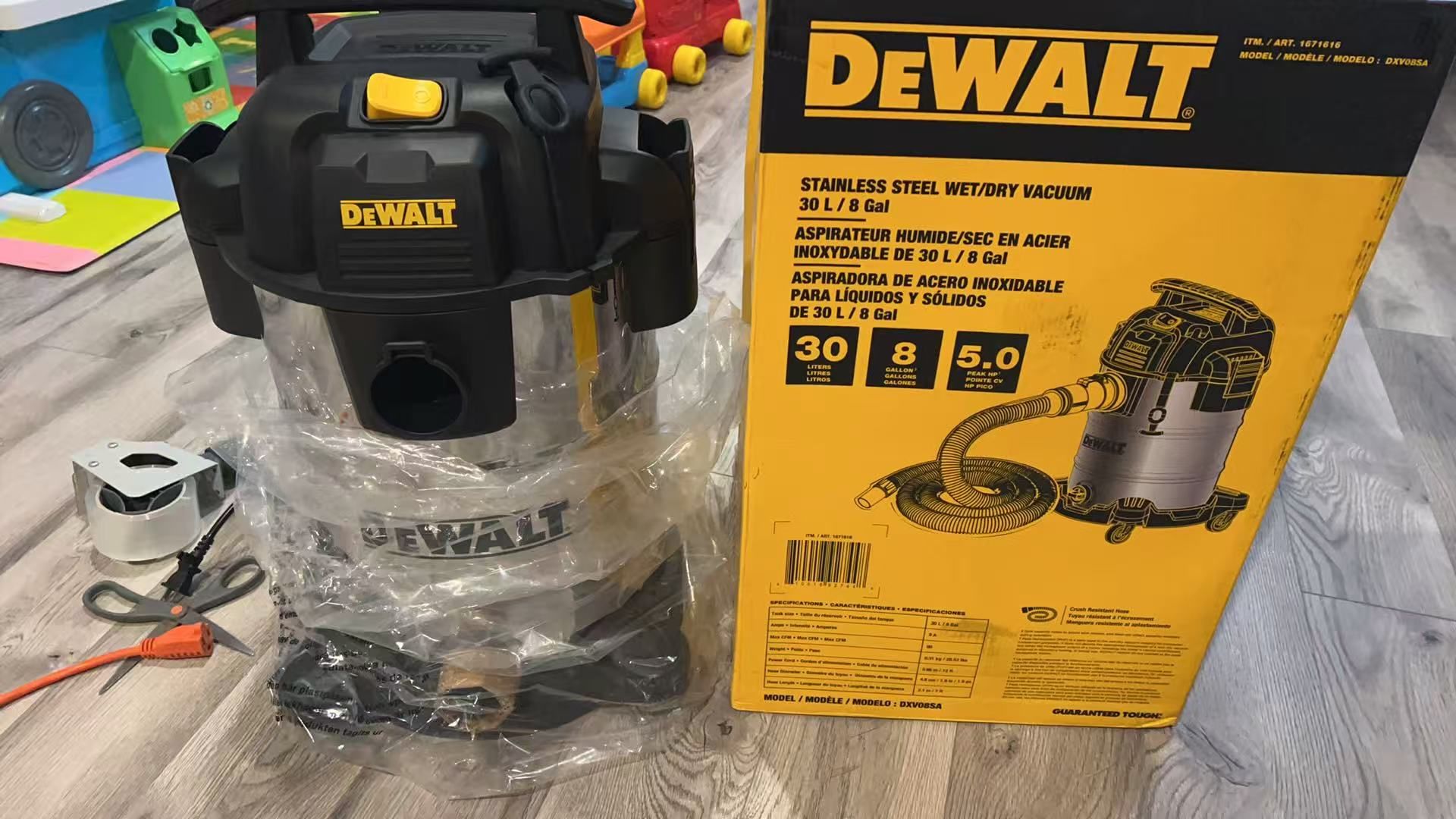 DeWalt 8 Gallon Wet/Dry Vacuum