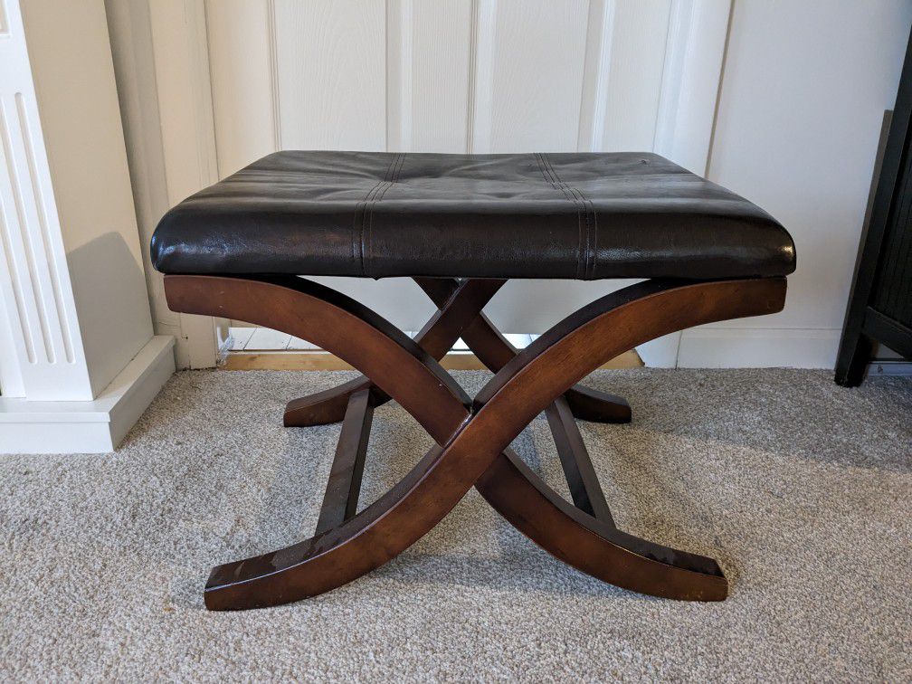 FOOTSTOOL- Wood/Faux Leather 