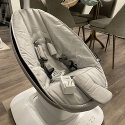 4moms MamaRoo Multi-Motion Baby Swing In Grey