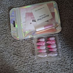 Reuseable press on nails