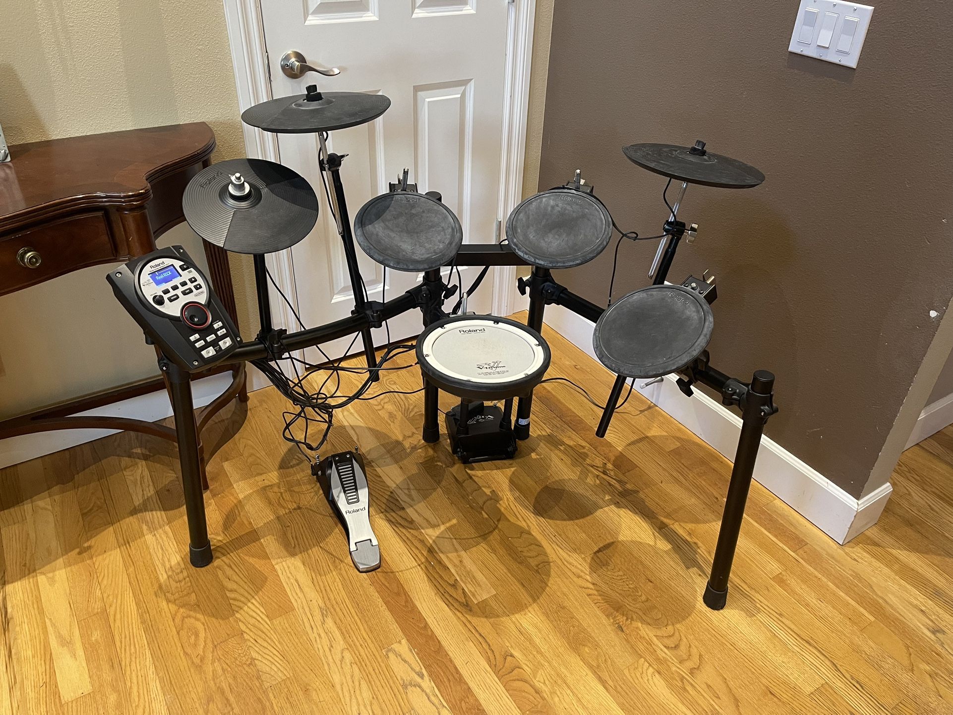 Roland TD-11 Electronic Drum Kit – Great Condition