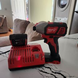 Combo kit taladro pila y cargador