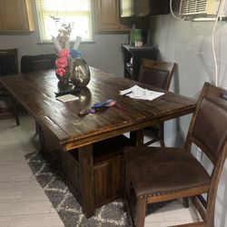 Real Wood Table !!! 4 Chairs 