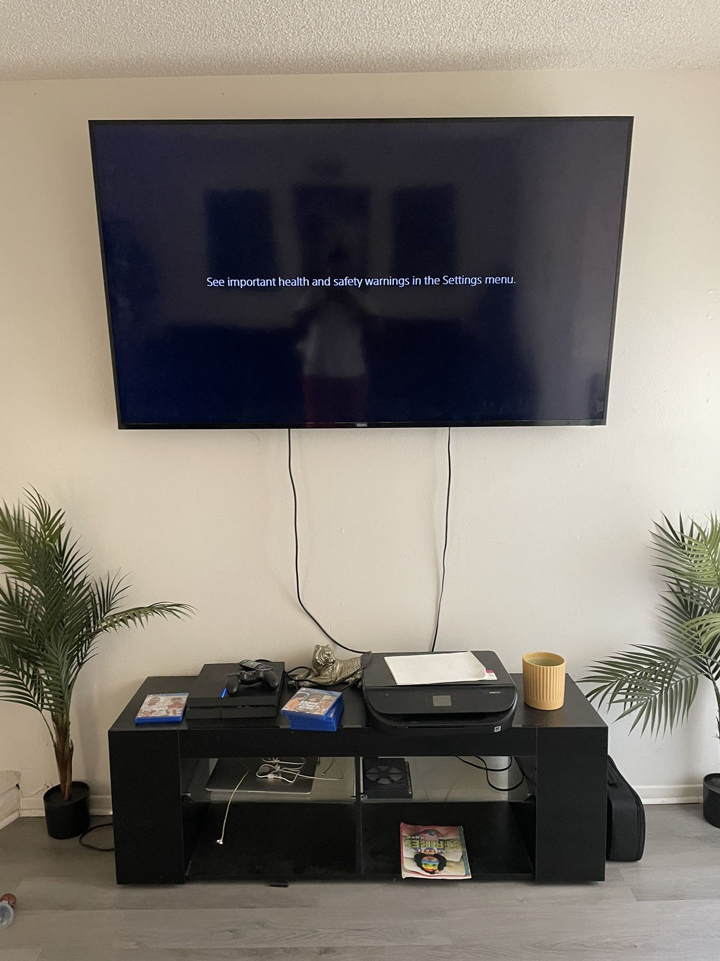 70 Inch SEIKI TV with Wall Mount