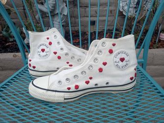 WOMEN'S SIZE 9.5 CONVERSE CHUCK TAYLOR'S ROSE AND HEART LOW TOPS 