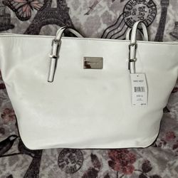 Woman’s Nine West Hand Bag