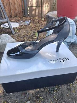 Womens size 7 heals
