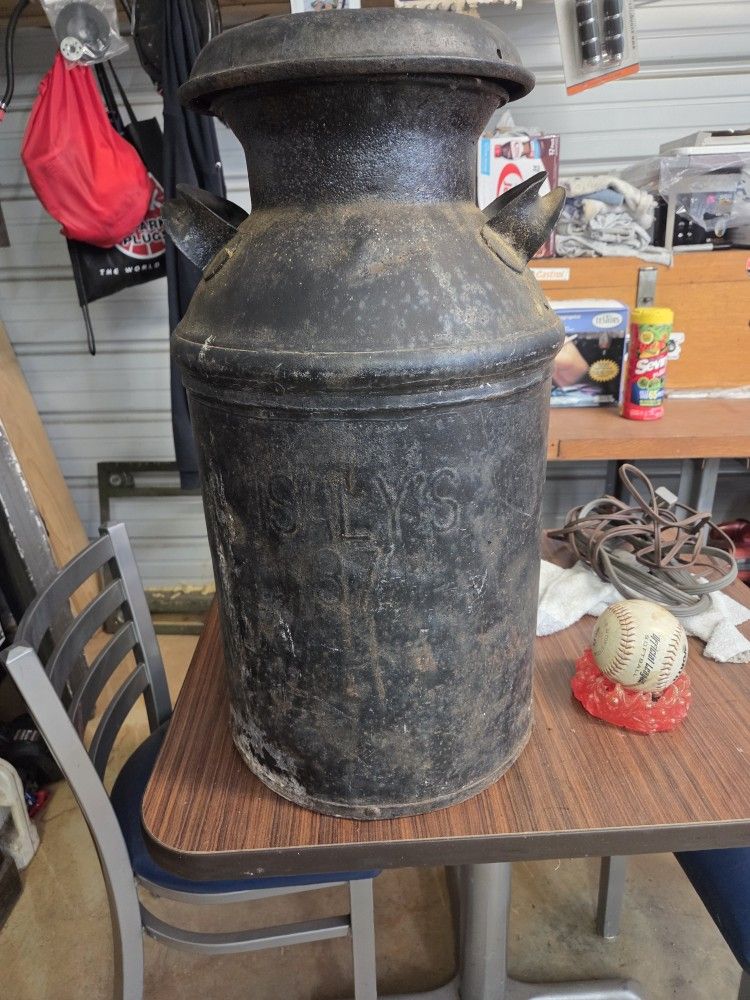 vintage milk can With Lid