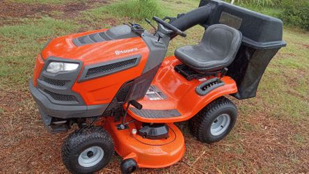 Husqvarna r riding mower with bagger system