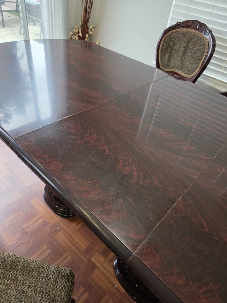 Dinning Table With 5 Chair.