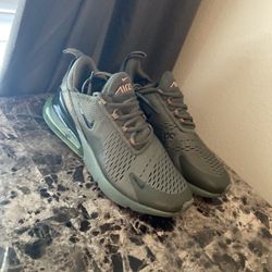 Scully atmosfeer Kolibrie Nike 270 Size 8 Men for Sale in Houston, TX - OfferUp