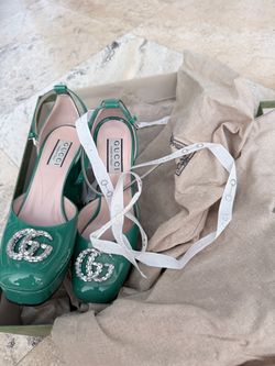 Size 6 used one time to a wedding
