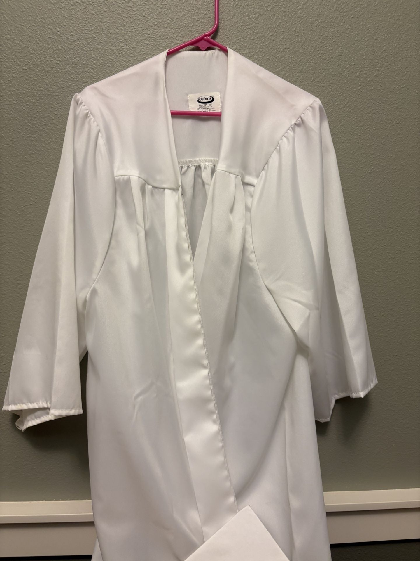 GRADUATION GOWN WITH CAPS