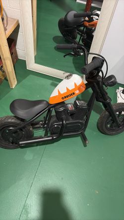 Electric Scooter ( needs charger)