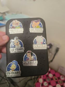 Disney pins