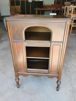 Antique Radio/Phonograph Cabinet — Late 1920s to Early 1930s