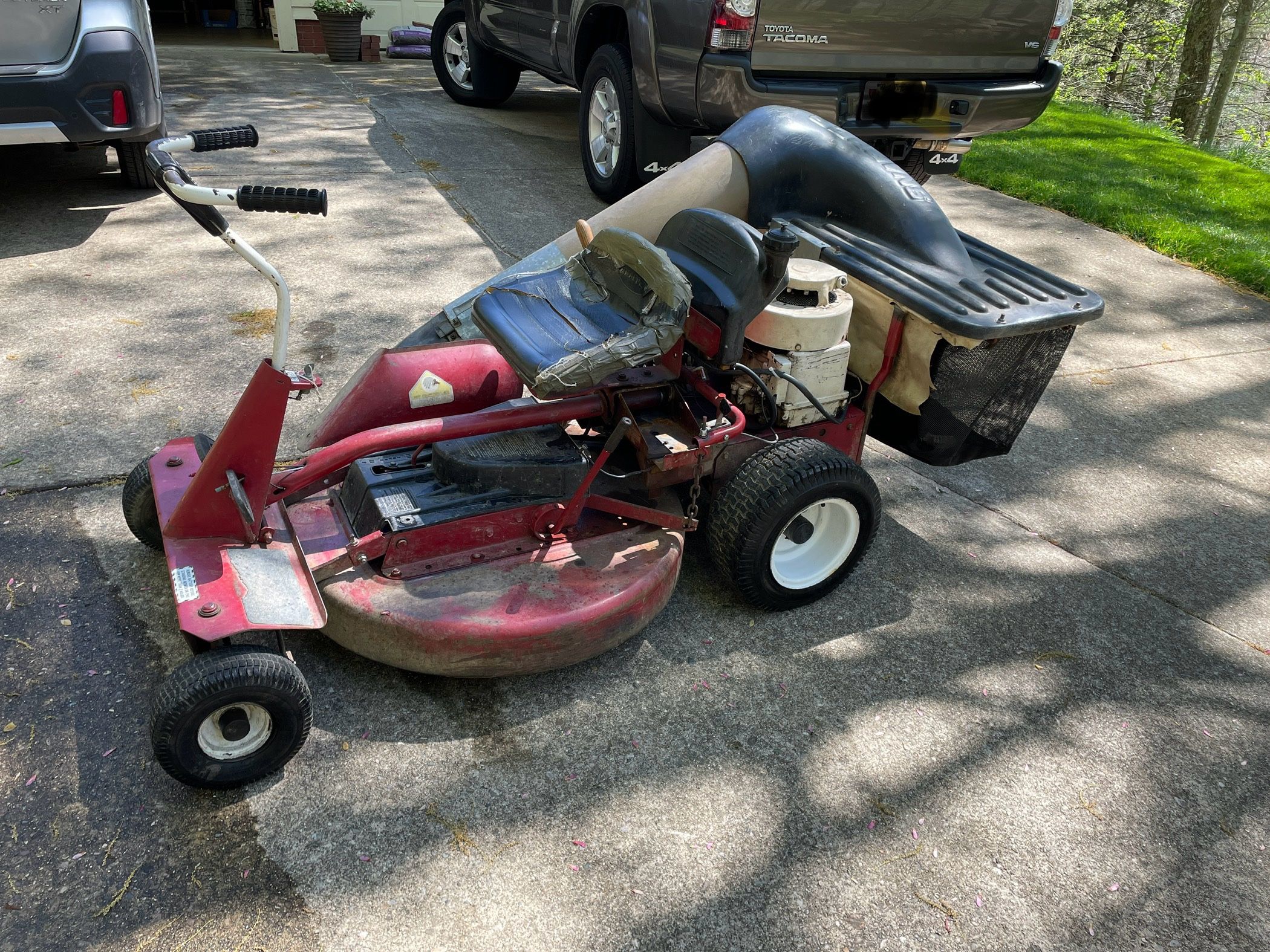 SNAPPER 11HP B&S REAR ENGINE MOWER