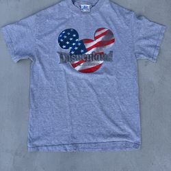 Grey Disneyland USA t-shirt size Medium