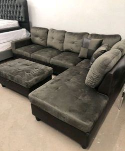 Brand New Charcoal Grey Microfiber Sectional With Storage Ottoman & 2 Decorative Pillows