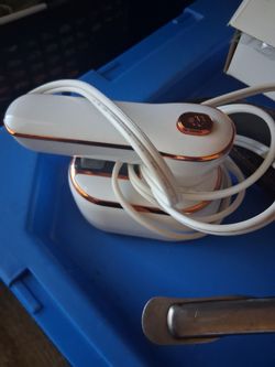 Portable garment steamer