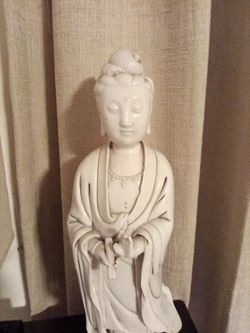 White Porcelain Guanyin Figurine