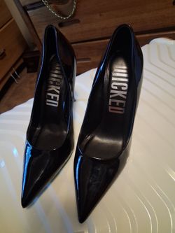 Movie Wicked green bottom heels