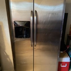 Frigidaire Fridge 
