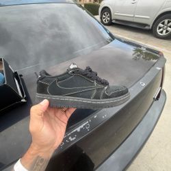 Travis Scott Jordan 1 Phantoms 