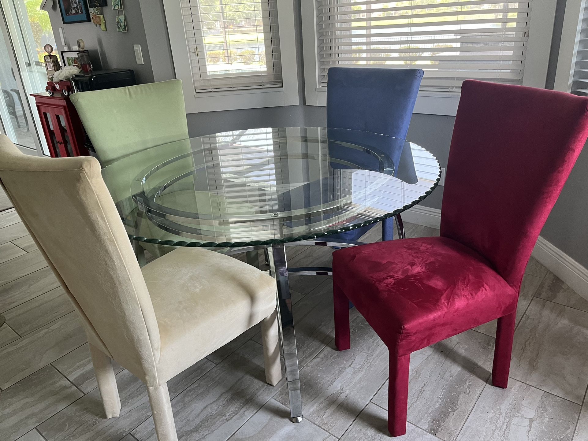 Dining/chairs