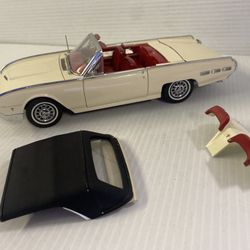 DANBURY MINT 1962 FORD THUNDERBIRD CONVERTIBLE 1:24 SCALE DIE CAST
