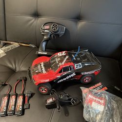 Traxxas 1/16 Slash with extra batteries charger Upgrade Parts