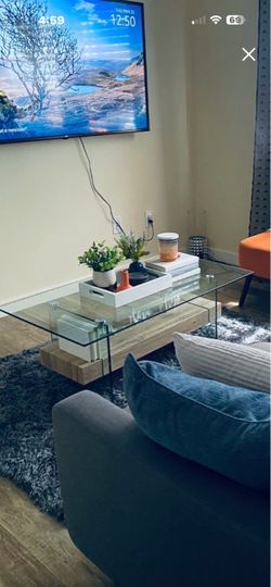 Safavieh Glass Coffee Table – Excellent Condition