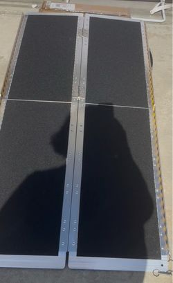 Ramp size 5 FT long x 29”. Brand new! For House, work truck, business, mobility ramp rated 800 pound