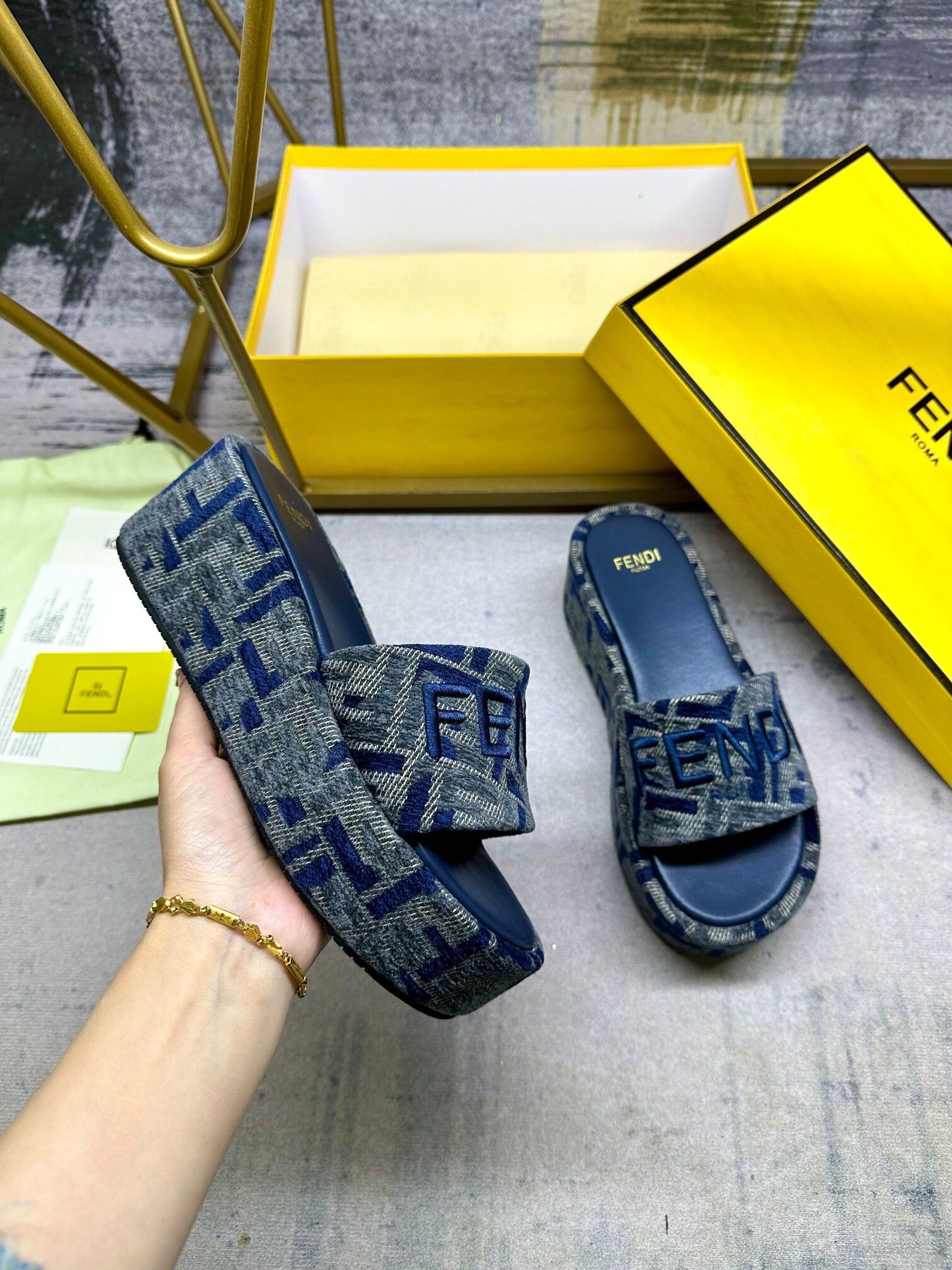 Fendi Women’s Shoes With Box 2025 New