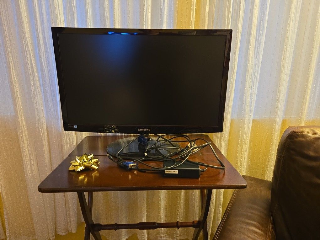 Samsung Computer Monitor  25"H×15"H