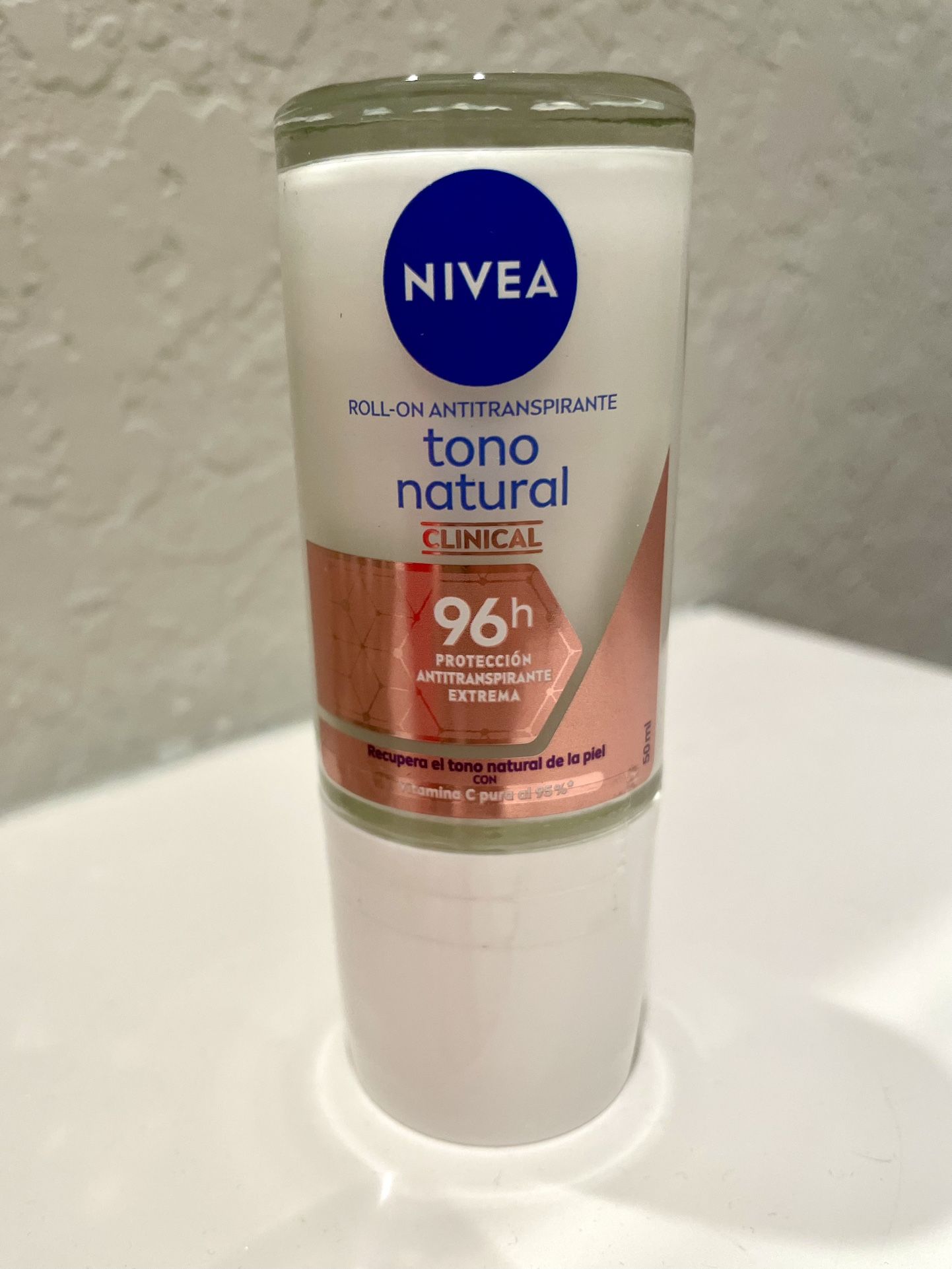 Desodorante NIVEA TONO NATURAL CLINICAL ANTITRANSPIRANTE EN ROLL ON 50ML