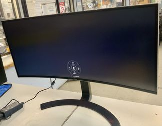 LG 34 Inch LED Ultrawide Curve Monitor 34UC88-B QHD Display Screen Gaming Game Gamers Entertainment Portable Electronic Video Editing Multitasking