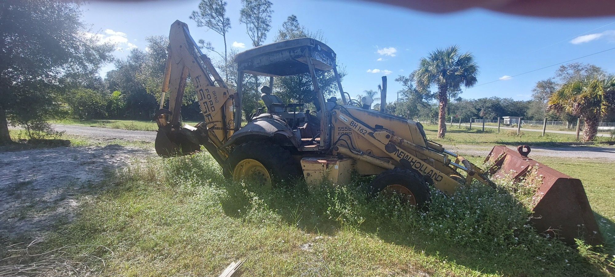 New Holland Backhoe 555E Farming & Agriculture